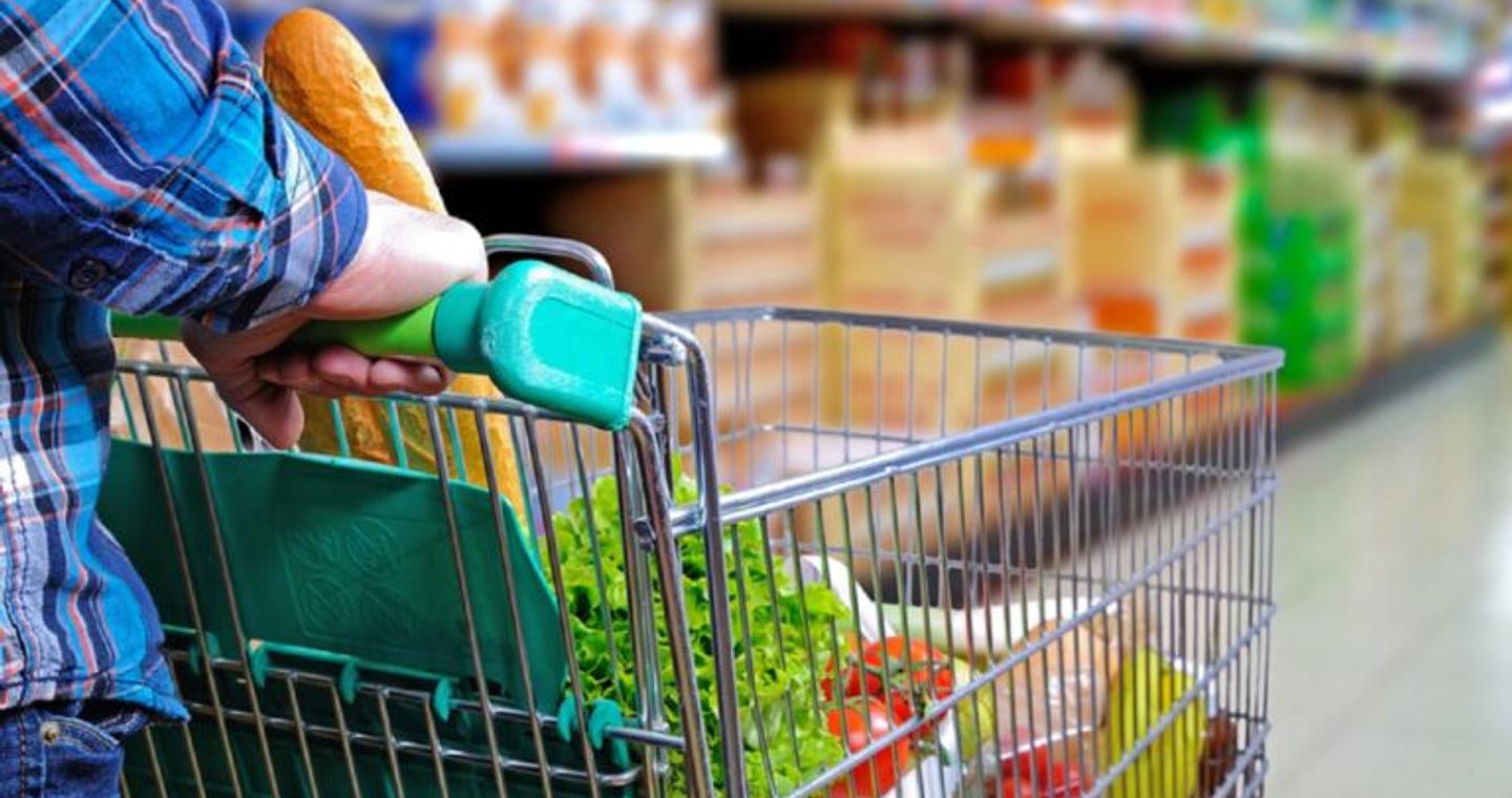 Μειώσεις από 3% έως και 35% σε πάνω από 2.000 προϊόντα από σήμερα στα σούπερ μάρκετ – Δείτε τη λίστα που θα ισχύσει έως τις 31/12