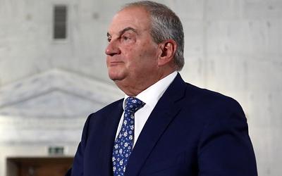 Καραμανλής-Σαμαράς: Μέτωπο φωτιά και… πανικός στο Μαξίμου!