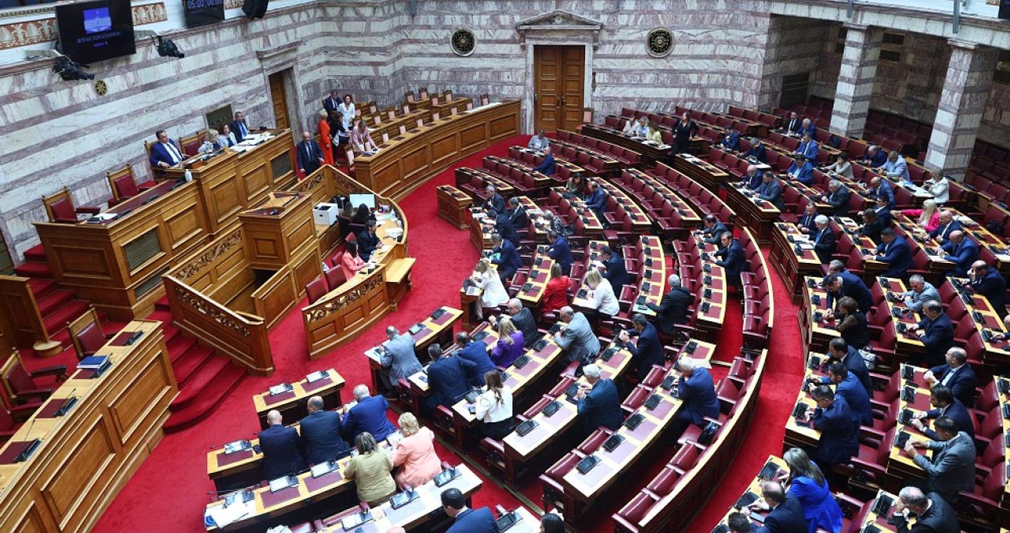 Βουλή: Για δεύτερη ημέρα η συζήτηση για το νέο εργασιακό νομοσχέδιο - Αύριο η ονομαστική ψηφοφορία - Δείτε live