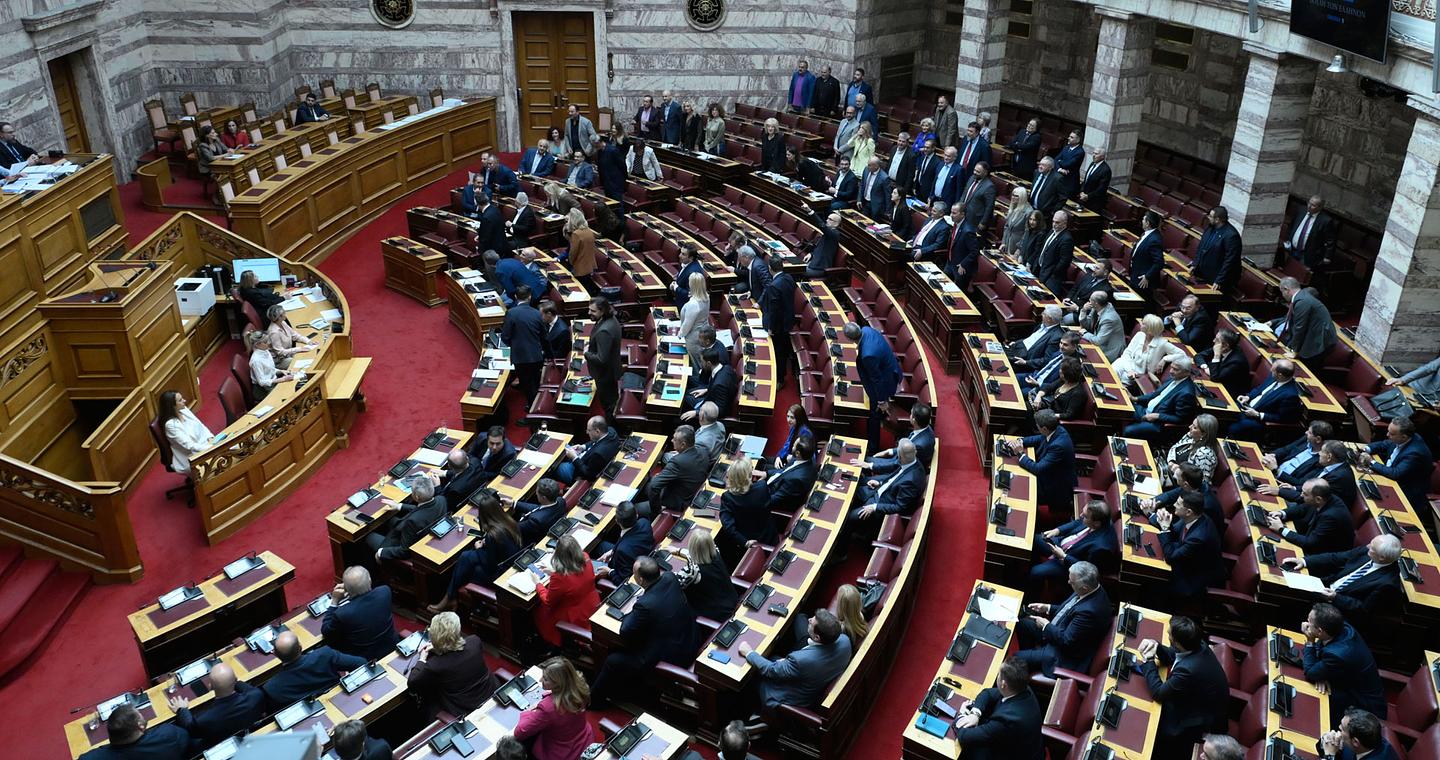 Αποχώρησε ο ΣΥΡΙΖΑ πριν την ψήφιση του εργασιακού νομοσχεδίου – Η αντίδραση Κεραμέως