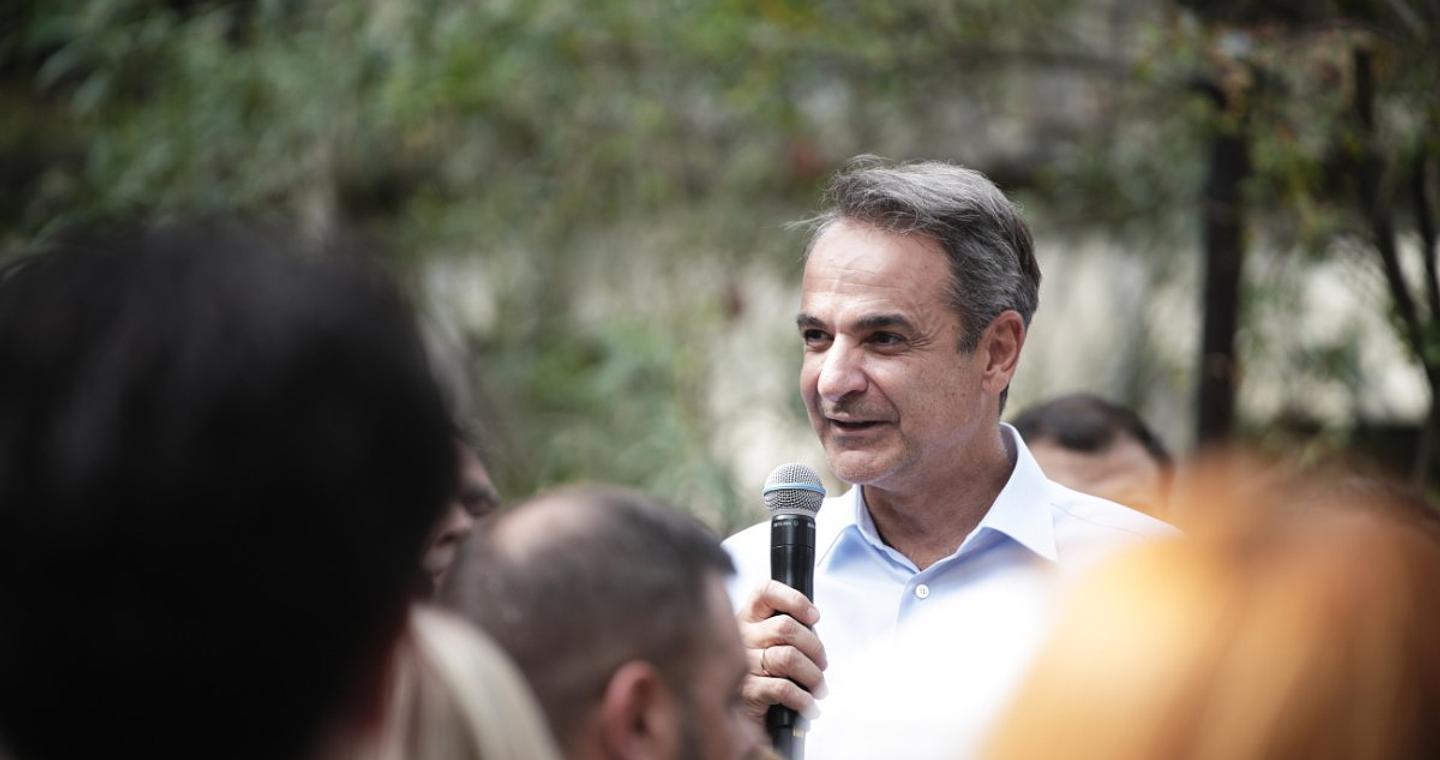 Μητσοτάκης: Κάνει το μαύρο άσπρο για το 13ωρο – Κατηγορεί την αντιπολίτευση για fake news