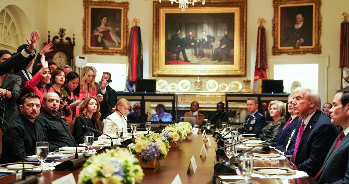 Ενταση στη συνάντηση του Λευκού Οίκου: Ο Τραμπ προέτρεψε τον Ζελένσκι να αποδεχτεί τους όρους του Πούτιν