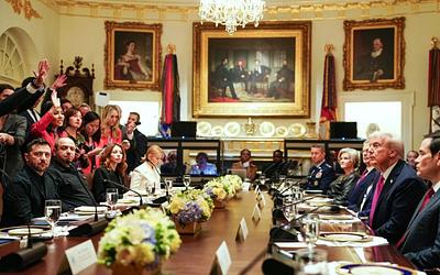Τραμπ σε Ζελένσκι: «Υποχώρησε στους όρους Πούτιν αλλιώς θα σε καταστρέψει»