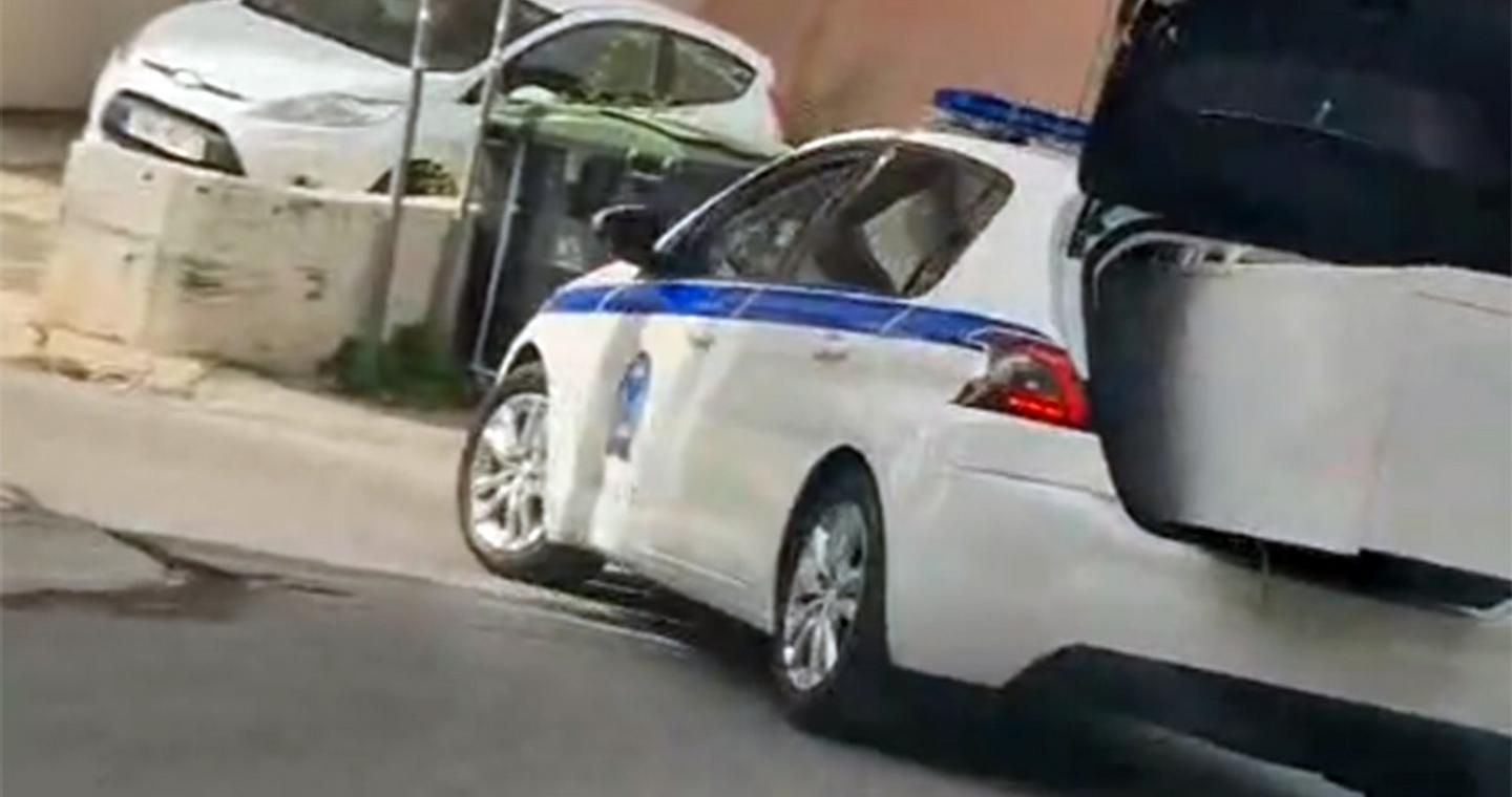 Περιπολικό μετέφερε ψυγείο στο πορτμπαγκάζ – Το βίντεο στο TikTok και η ΕΔΕ από την ΕΛ.ΑΣ.