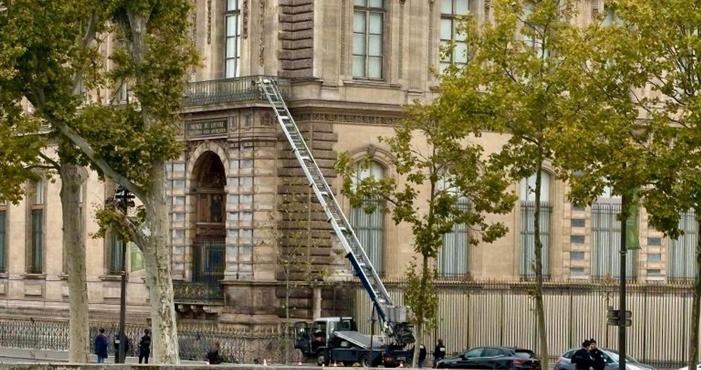 Χολιγουντιανή ληστεία στο Λούβρο: Τα οκτώ κοσμήματα που έκαναν φτερά σε 7 λεπτά και το τέλεια εκτελεσμένο σχέδιο των δραστών