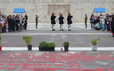 Άγνωστος Στρατιώτης: Σφοδρή πολιτική θύελλα για την τροπολογία
