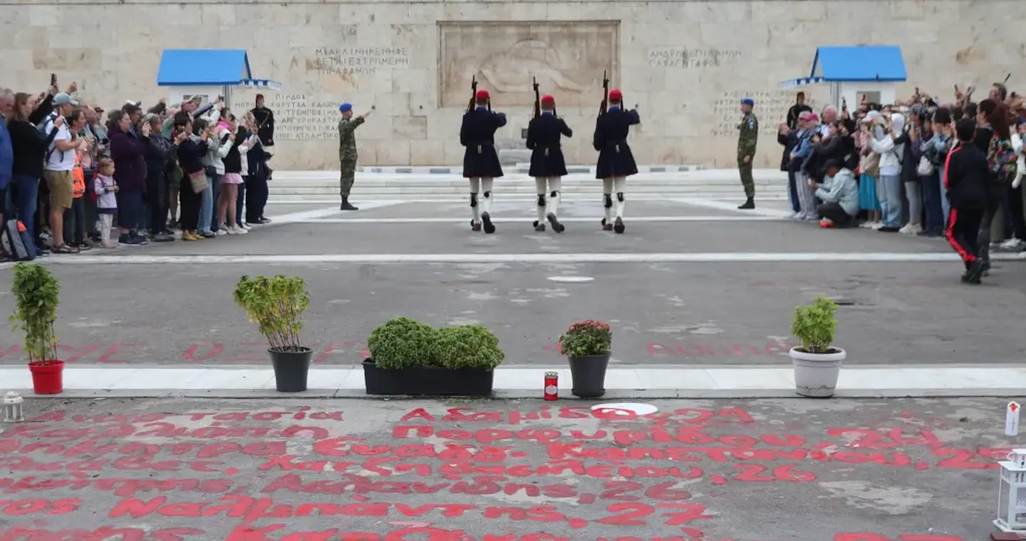 Άγνωστος Στρατιώτης: Μαξίμου σε παροξυσμό, Δένδιας σε αφωνία και στη μέση ο Χρυσοχοΐδης