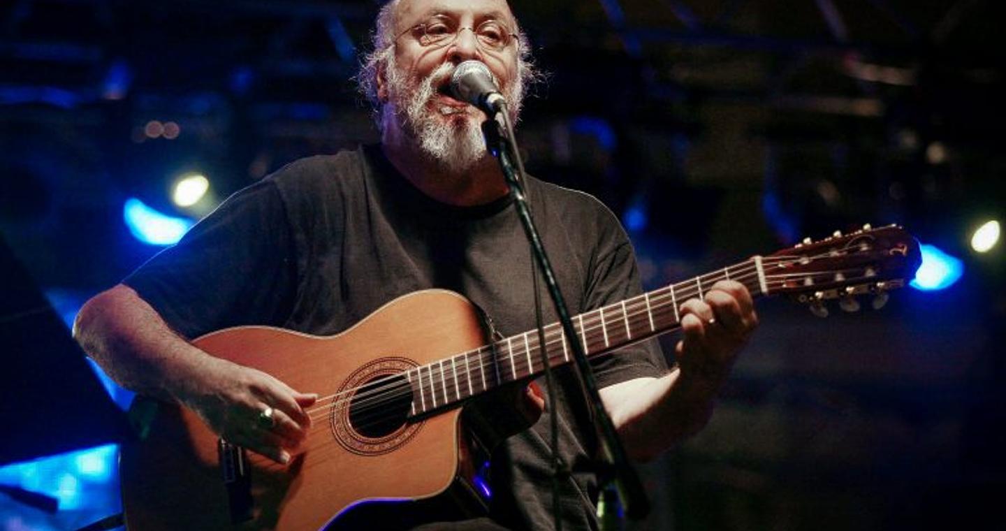 Σίγησε η φωνή του μεγάλου τραγουδοποιού Διονύση Σαββόπουλου