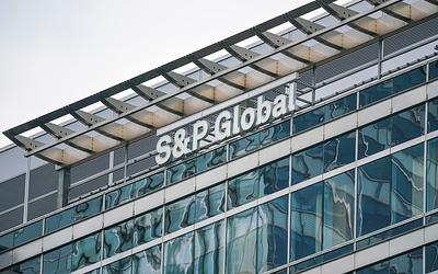 Ελλάδα: «Ψήφος εμπιστοσύνης» από την S&P – Τι σημαίνει η αξιολόγηση;