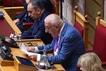 Ένταση στη Βουλή: Αντιπαράθεση Βελόπουλου-Καιρίδη και η παρέμβαση Κακλαμάνη