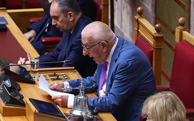 Ένταση στη Βουλή: Αντιπαράθεση Βελόπουλου-Καιρίδη και η παρέμβαση Κακλαμάνη