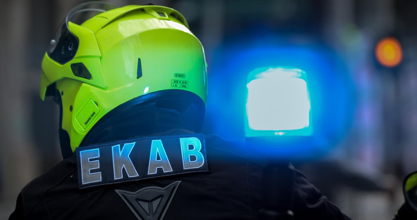 Τροχαίο στο Μενίδι: ΙΧ «καρφώθηκε» σε δέντρο – Σε σοβαρή κατάσταση ο οδηγός
