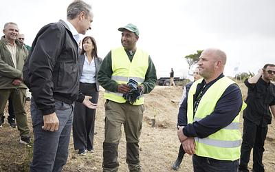 Μητσοτάκης στην Πεντέλη: Αναγέννηση από τις στάχτες μετά την καταστροφή!