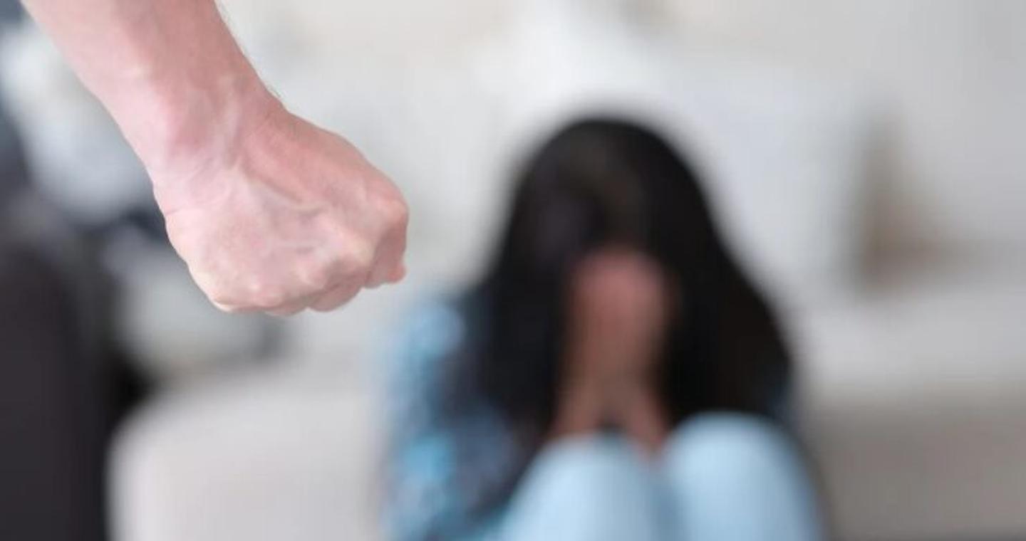 Θύμα ξυλοδαρμού από τον σύντροφό της 40χρονη στο Κορωπί – Νοσηλεύεται διασωληνωμένη