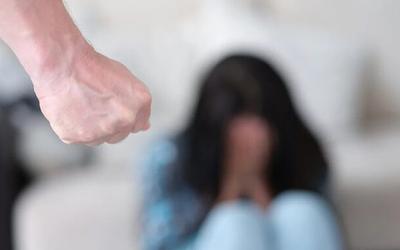 Κορωπί: 40χρονη διασωληνωμένη στη ΜΕΘ μετά από άγριο ξυλοδαρμό από τον σύντροφό της
