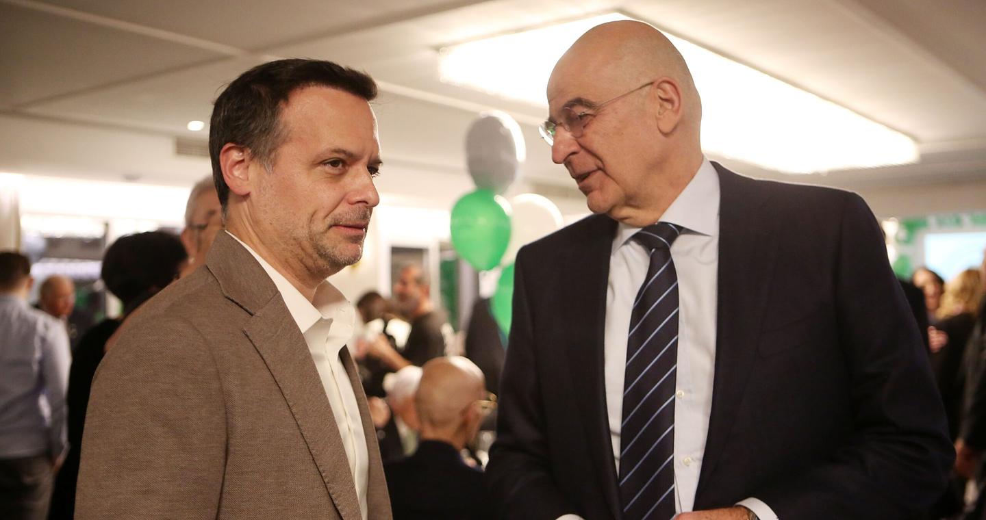 Δένδιας – Δούκας: Νέος «πόλεμος» ανακοινώσεων για τον Αγνωστο Στρατιώτη