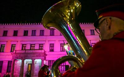 Η Αθήνα «ντύθηκε» στα ροζ για τον καρκίνο του μαστού