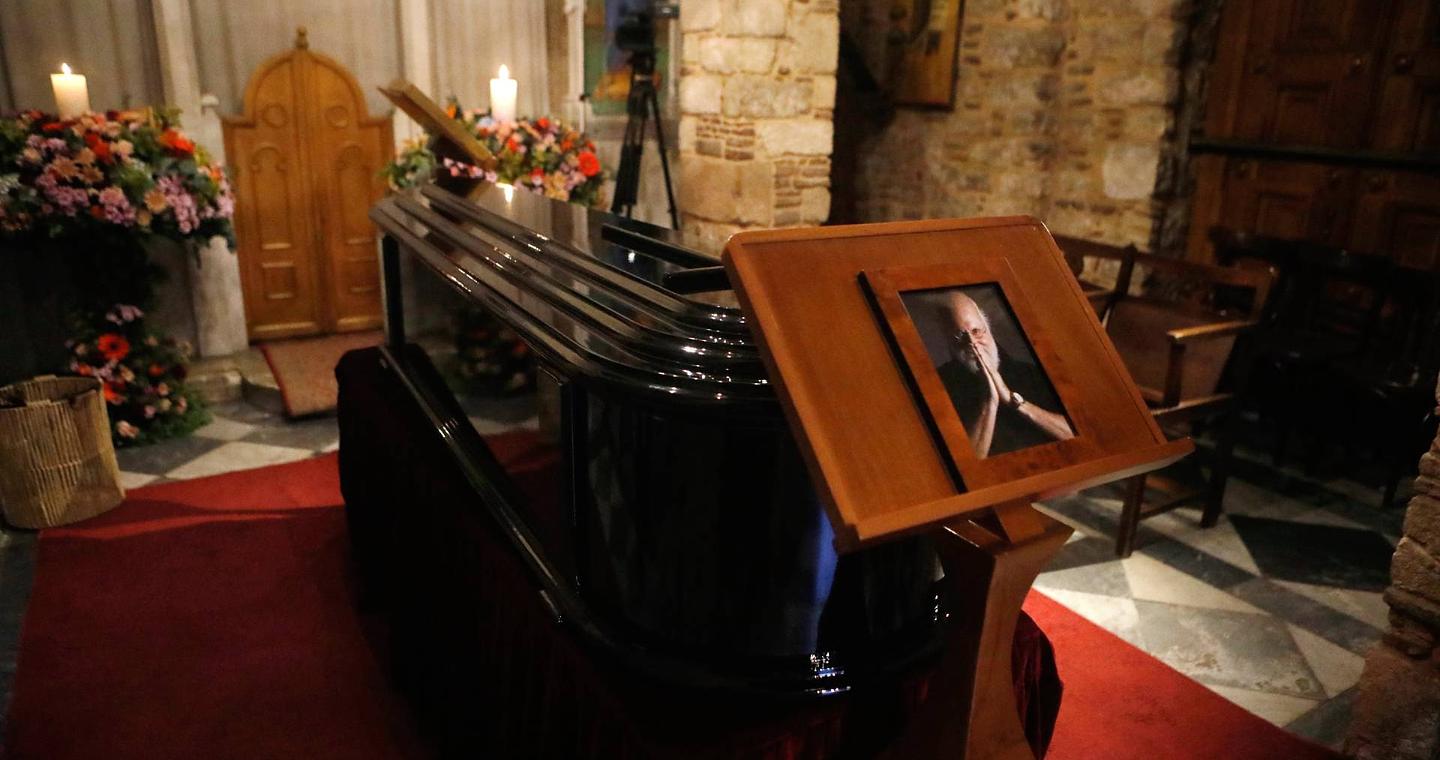 Σήμερα η κηδεία του Διονύση Σαββόπουλου – Σε λαϊκό προσκύνημα η σορός του