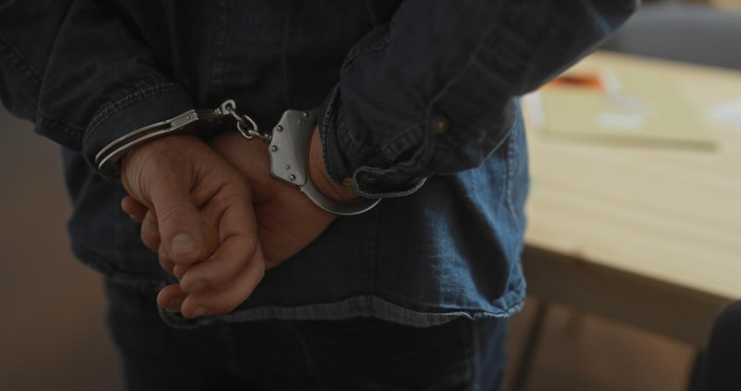 Ξυλοδαρμός 40χρονης στο Κορωπί: Δίωξη για απόπειρα ανθρωποκτονίας στον 50χρονο - Κατηγορίες και για το παιδάκι
