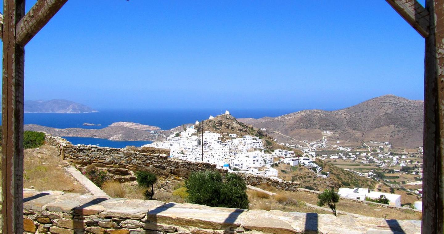 Το ελληνικό νησί, προορισμός των αντιθέσεων, για το Φθινόπωρο: Ανέγγιχτη ομορφιά, γστρονομία, πολιτιστικά μυστικά