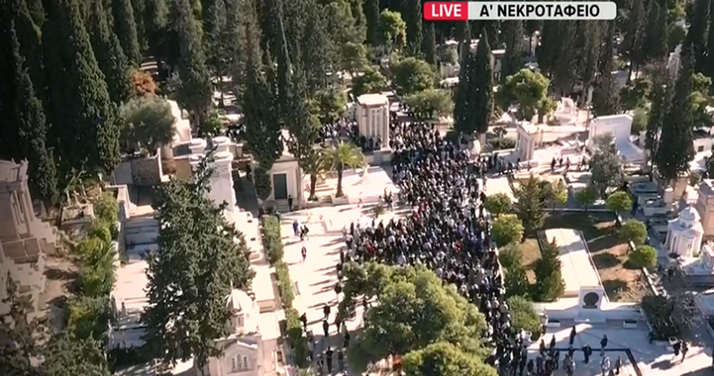 Η Ελλάδα αποχαιρέτησε τον Διονύση Σαββόπουλο