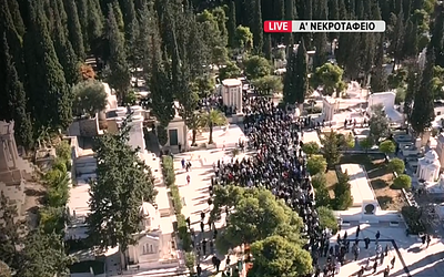 Συγκίνηση στην κηδεία του Διονύση Σαββόπουλου: "Οι χοροί του θα κρατήσουν"
