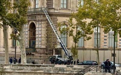 Ληστεία στο Λούβρο: Συνελήφθησαν δύο ύποπτοι, τι αποκαλύπτουν οι έρευνες;
