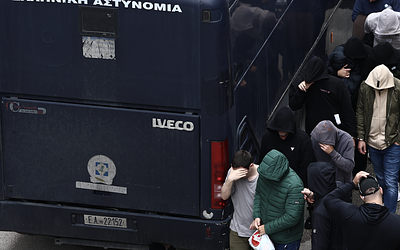 ΟΠΕΚΕΠΕ: Βραχιολάκι στην πρώην σύζυγο του φερόμενου αρχηγού – Εννέα στη φυλακή