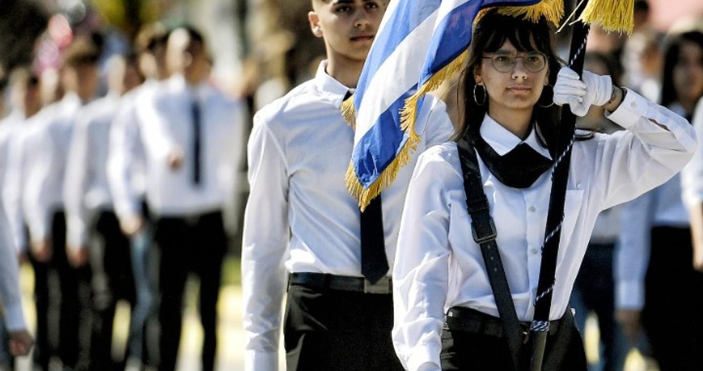 28η Οκτωβρίου: Αυξημένα μέτρα της Τροχαίας – Απαγόρευση κυκλοφορίας των φορτηγών άνω των 3,5 τόνων