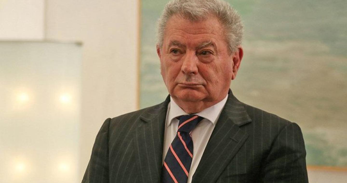 Δίκη Βαλυράκη: «Ο πατέρας μου ήταν ξυλοκοπημένος ακόμα και στο πρόσωπο, η στολή του ήταν άθικτη» – Η κατάθεση του γιου του