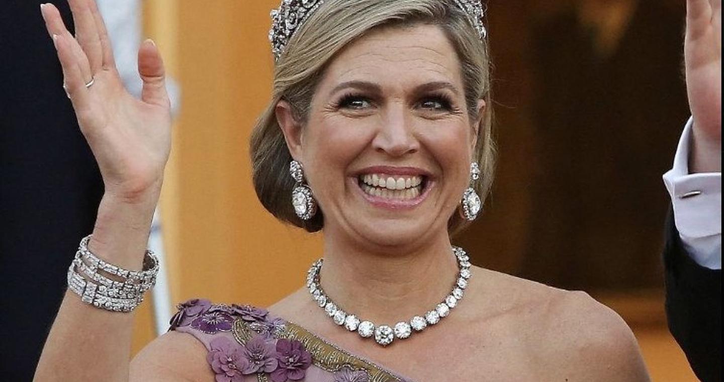 Ολλανδία: Η βασίλισσα Μάξιμα στον στρατό με φούμο και στολή παραλλαγής (εικόνες)