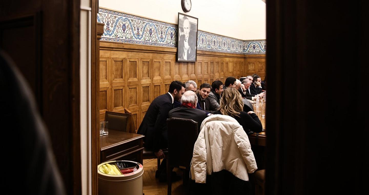 Συνεδριάζει διά ζώσης για πρώτη φορά μετά από καιρό η ΚΟ ΠΑΣΟΚ αλλά... χωρίς Ανδρουλάκη