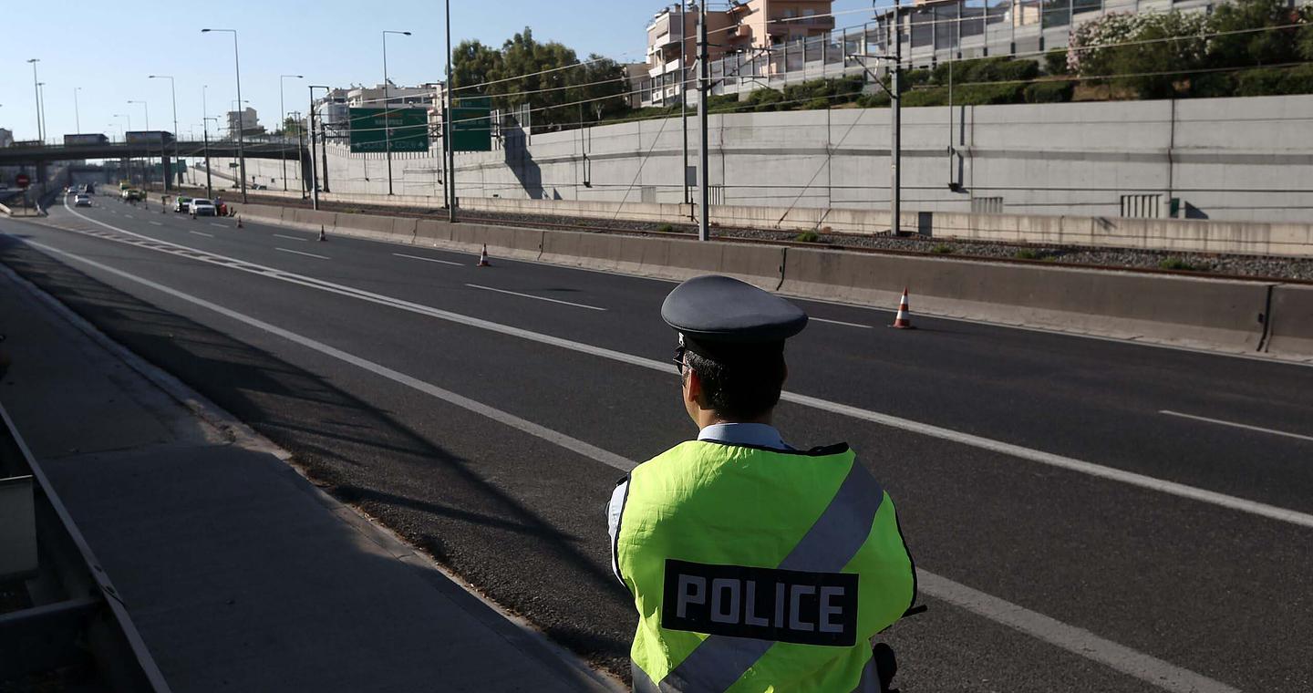 Συνελήφθη 26χρονος οδηγός που έτρεχε με 174 χλμ/ώρα στην Περιφερειακή Υμηττού – Δεν είχε δίπλωμα