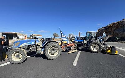 Κρήτη: Αγρότες κλιμακώνουν τις κινητοποιήσεις – Νέο μπλόκο στον ΒΟΑΚ