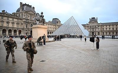 Λούβρο: Συνελήφθησαν δύο για την κλοπή κοσμημάτων – Τι ομολόγησαν