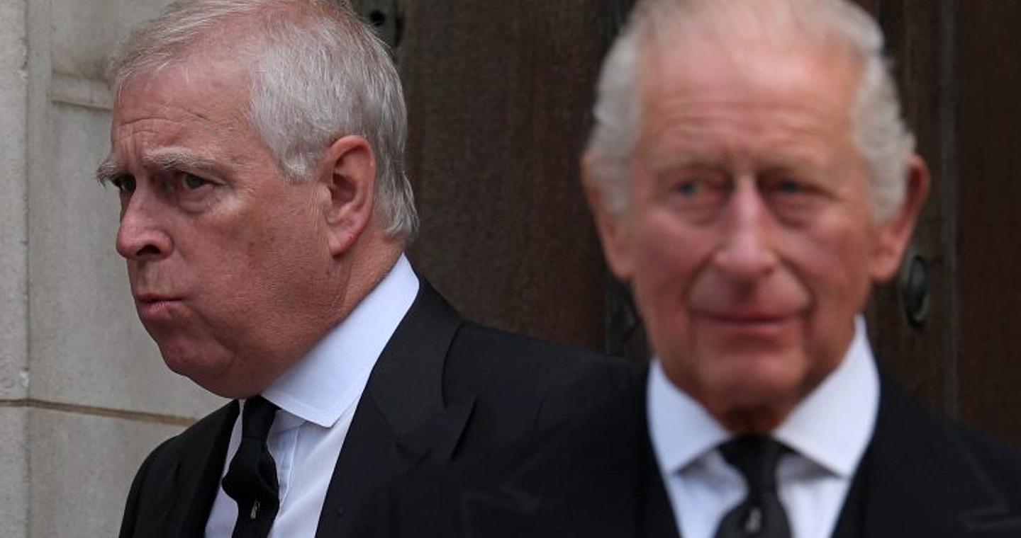 Ο Βασιλιάς Κάρολος αφαιρεί τους τίτλους του Πρίγκιπα Άντριου – Η ανακοίνωση του Μπάκιγχαμ