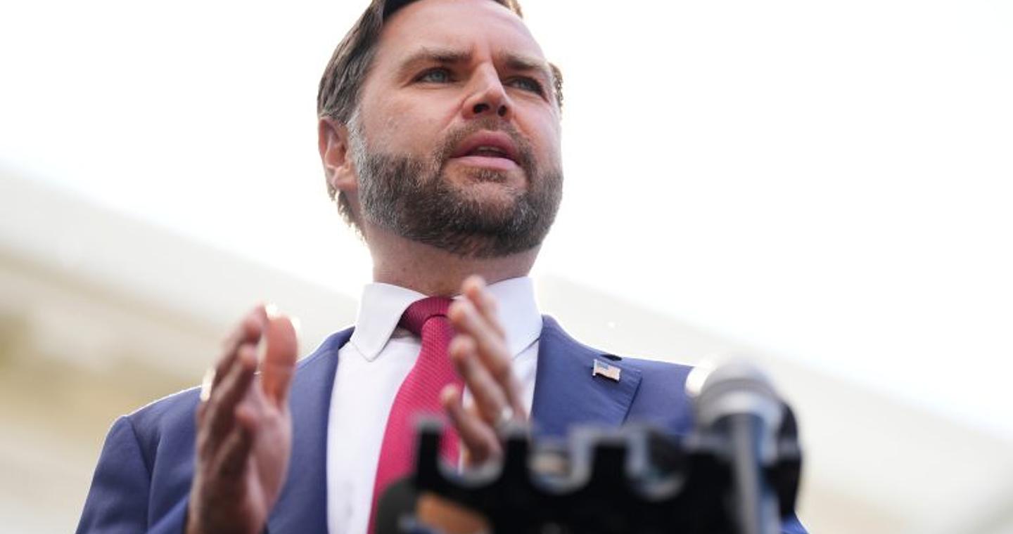 «Οι πυρηνικές δοκιμές είναι αναγκαίες για τη λειτουργία του πυρηνικού οπλοστασίου», ισχυρίζεται ο Τζέι Ντι Βανς