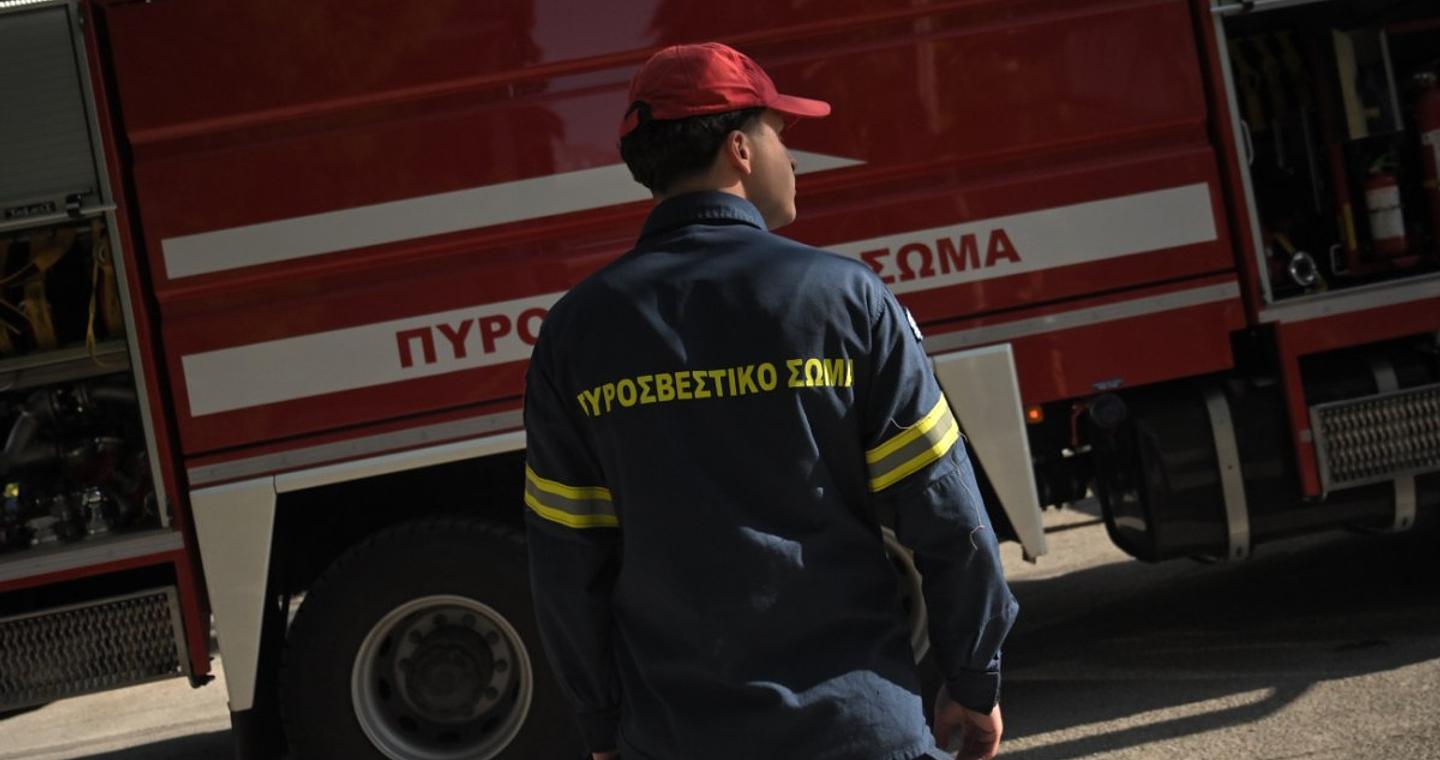 Νέα Φιλαδέλφεια: Ζημιές σε τουλάχιστον οκτώ αυτοκίνητα από τη φωτιά στην αντιπροσωπεία – Εξετάζεται το σενάριο εμπρησμού