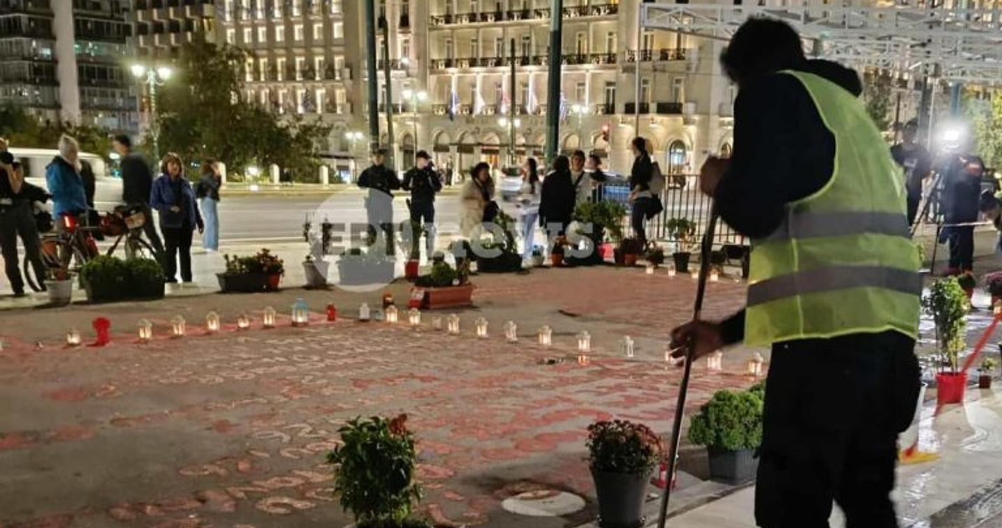 Δράση καθαρισμού από την ομάδα «Μέχρι τέλους» στο μνημείο για τα Τέμπη στη Βουλή