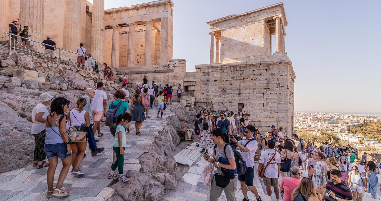 Τουριστικό θαύμα ή στατιστική αυταπάτη;