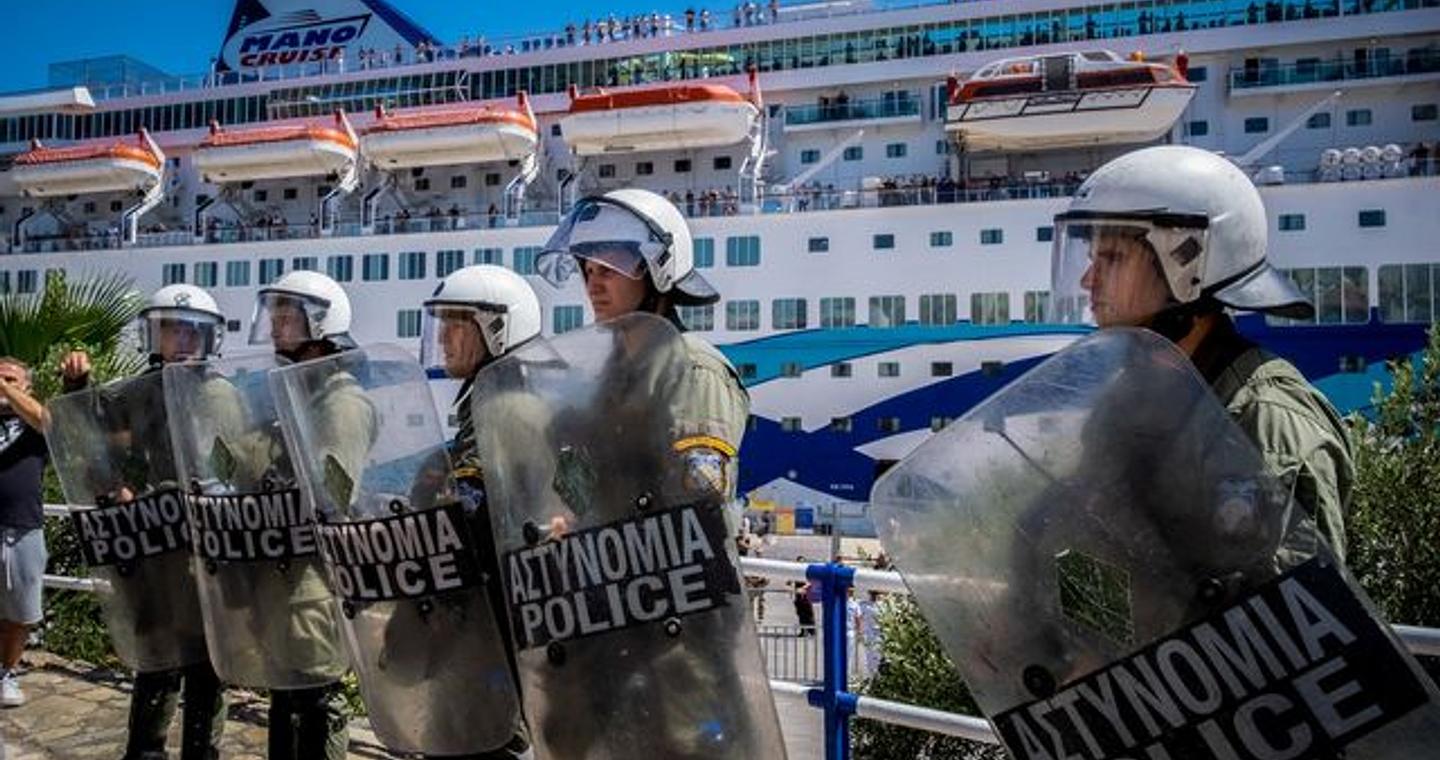 Σε “θέσεις μάχης” στον Πειραιά για το ισραηλινό κρουαζιερόπλοιο