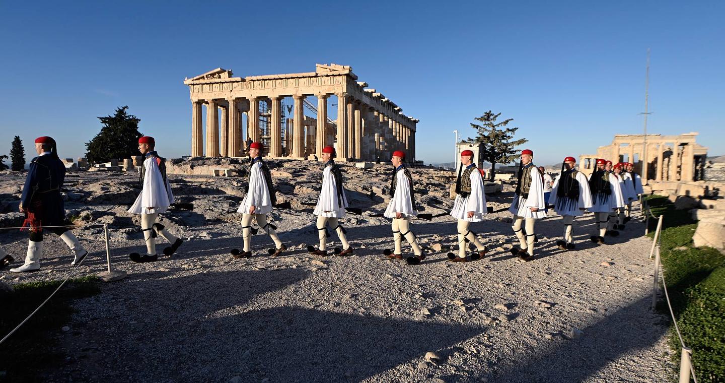 28η Οκτωβρίου: Στις 11:00 η παρέλαση στο κέντρο – Κυκλοφοριακές ρυθμίσεις, πώς θα κινηθούν τα ΜΜΜ