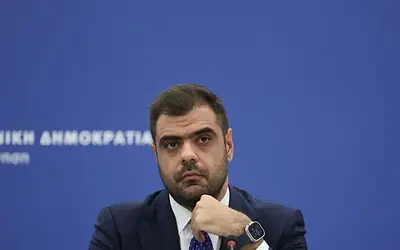 Κυβέρνηση: Τα Τέμπη, ο Βορίδης και η "πάνω-κάτω πλατεία" στο στόχαστρο