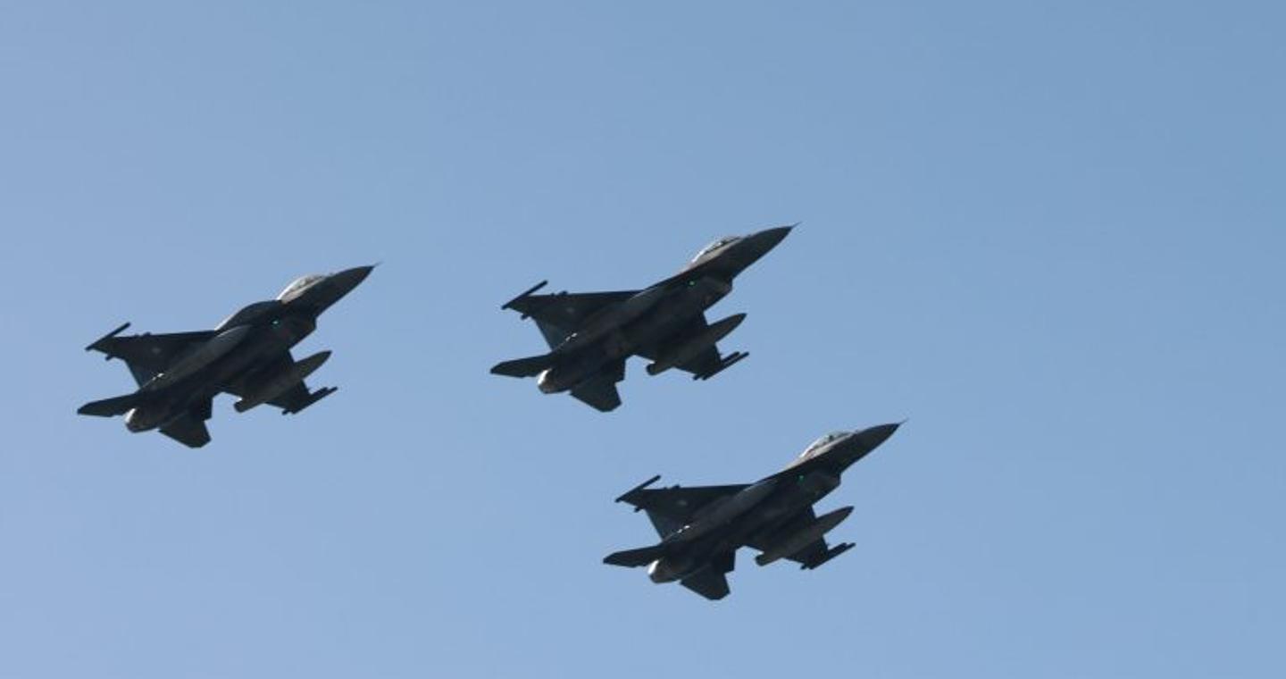 Μεγαλειώδης η στρατιωτική παρέλαση στη Θεσσαλονίκη- Ηχηρό μήνυμα ελευθερίας από τον ουρανό της Μακεδονίας