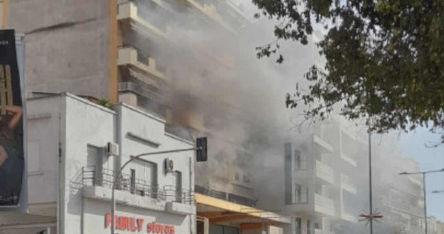 Θεσσαλονίκη: Γυναίκα εντοπίστηκε χωρίς τις αισθήσεις της σε πολυκατοικία κατά τη διάρκεια κατάσβεσης πυρκαγιάς