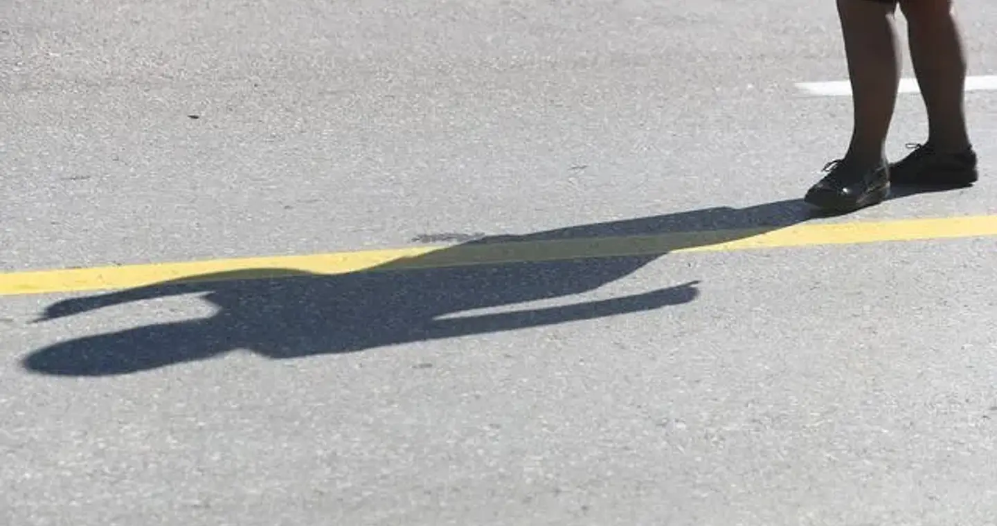 Συγκίνηση στις Θεσπιές: Η μικρή Αλεξία παρέλασε για πρώτη φορά μετά τον τραυματισμό της από αδέσποτη σφαίρα