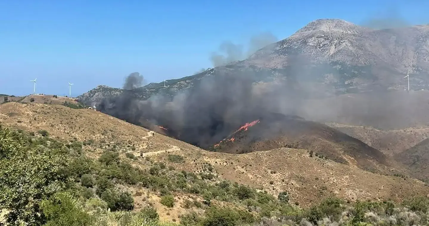 Ανεμογεννήτριες φαίνεται να προκάλεσαν τη φωτιά στη Χίο