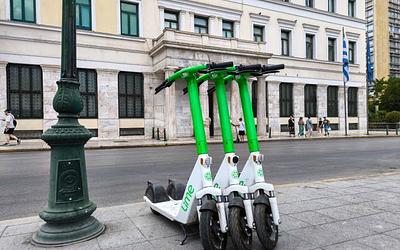 Ηλεκτρικά πατίνια: «Μήπως να συνειδητοποιήσετε ότι είστε Δήμαρχος Αθηναίων;»