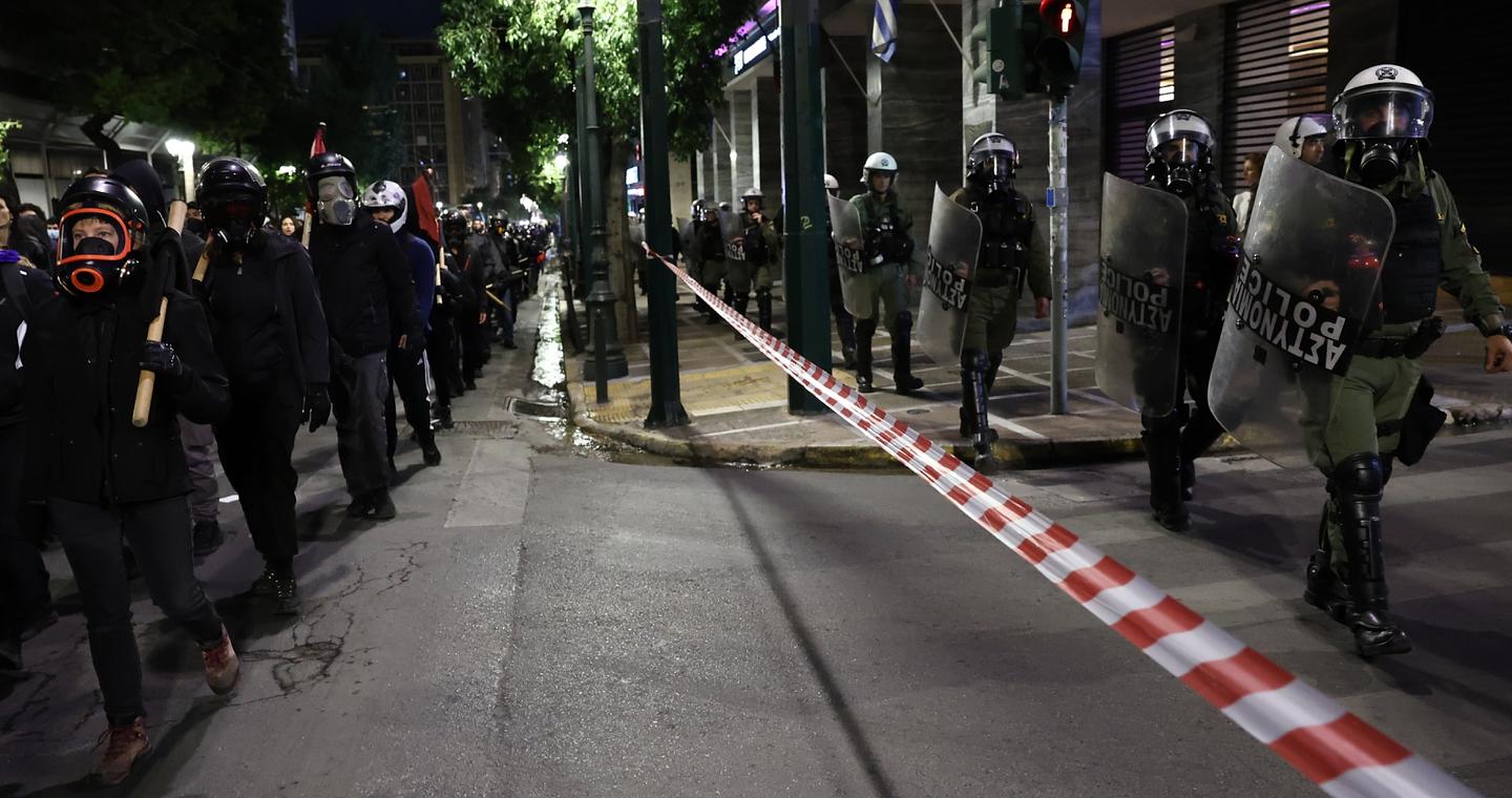 ΕΛ.ΑΣ.: Πέντε συλλήψεις μετά τα επεισόδια στα Εξάρχεια – Τραυματίες τέσσερις αστυνομικοί