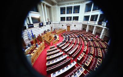 Βουλευτές της ΝΔ «χτυπούν» το χρηματιστήριο ενέργειας: Ακριβό ρεύμα, μειωμένη ανταγωνιστικότητα!